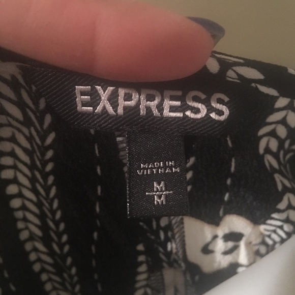 Express Women’s Blk & White Floral Print Dress - Picture 5 of 6